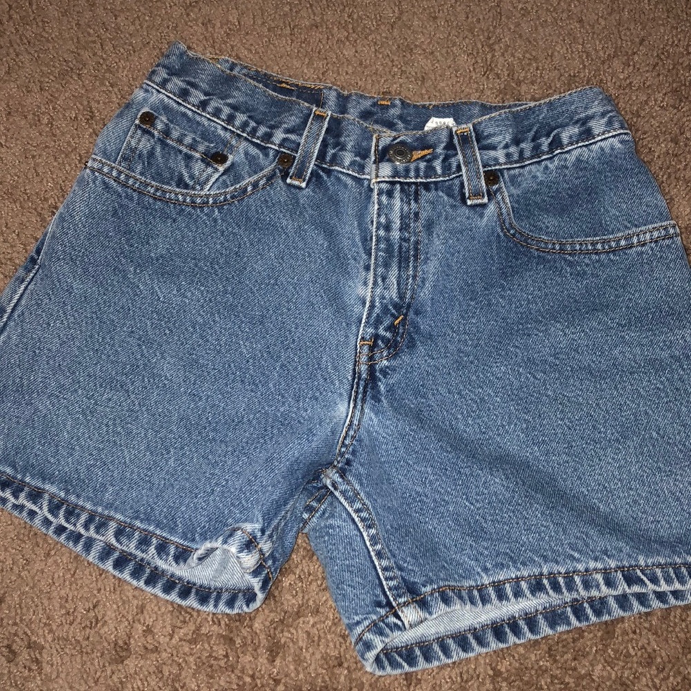 High waist Levi’s shorts